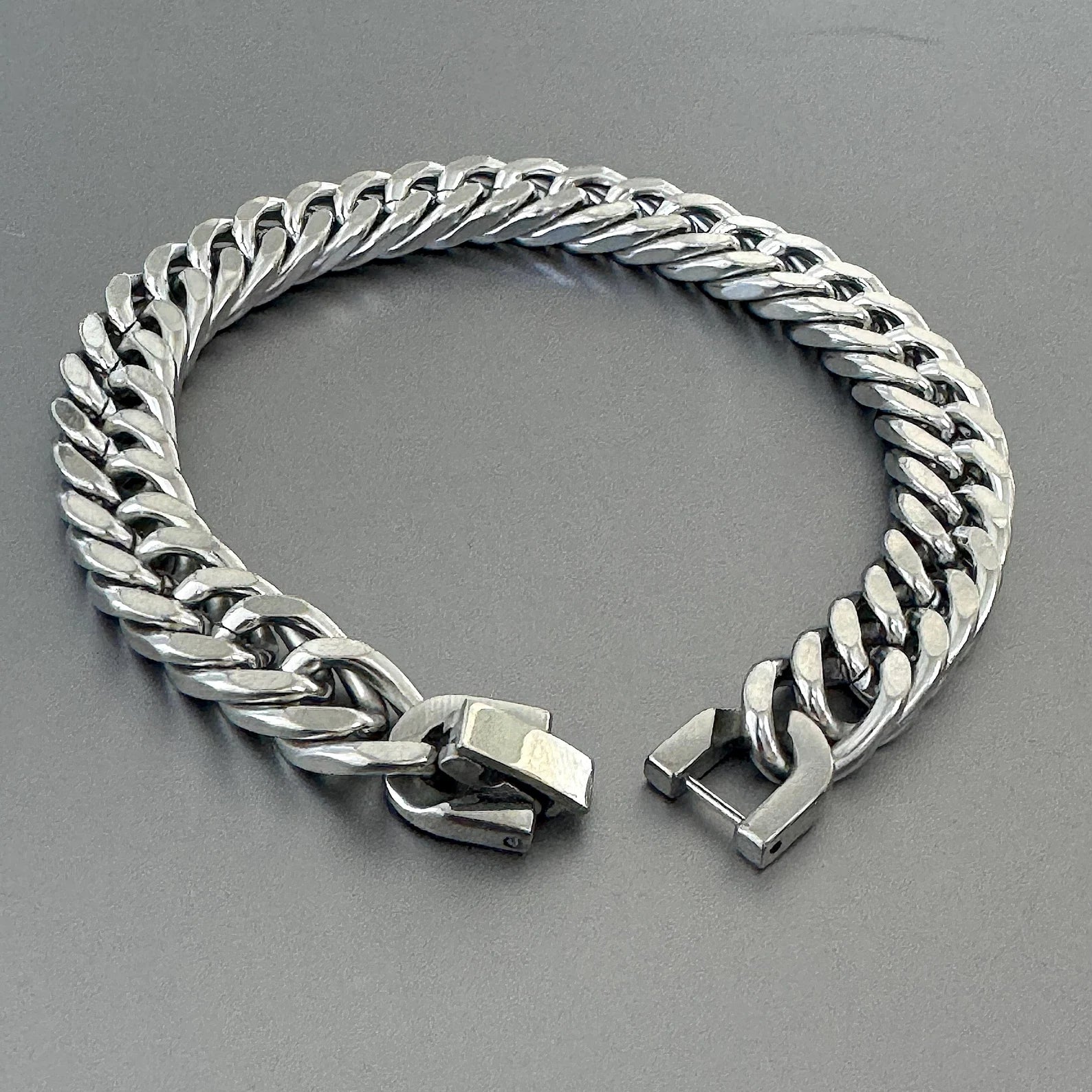 Compact Curb Chain Bracelet